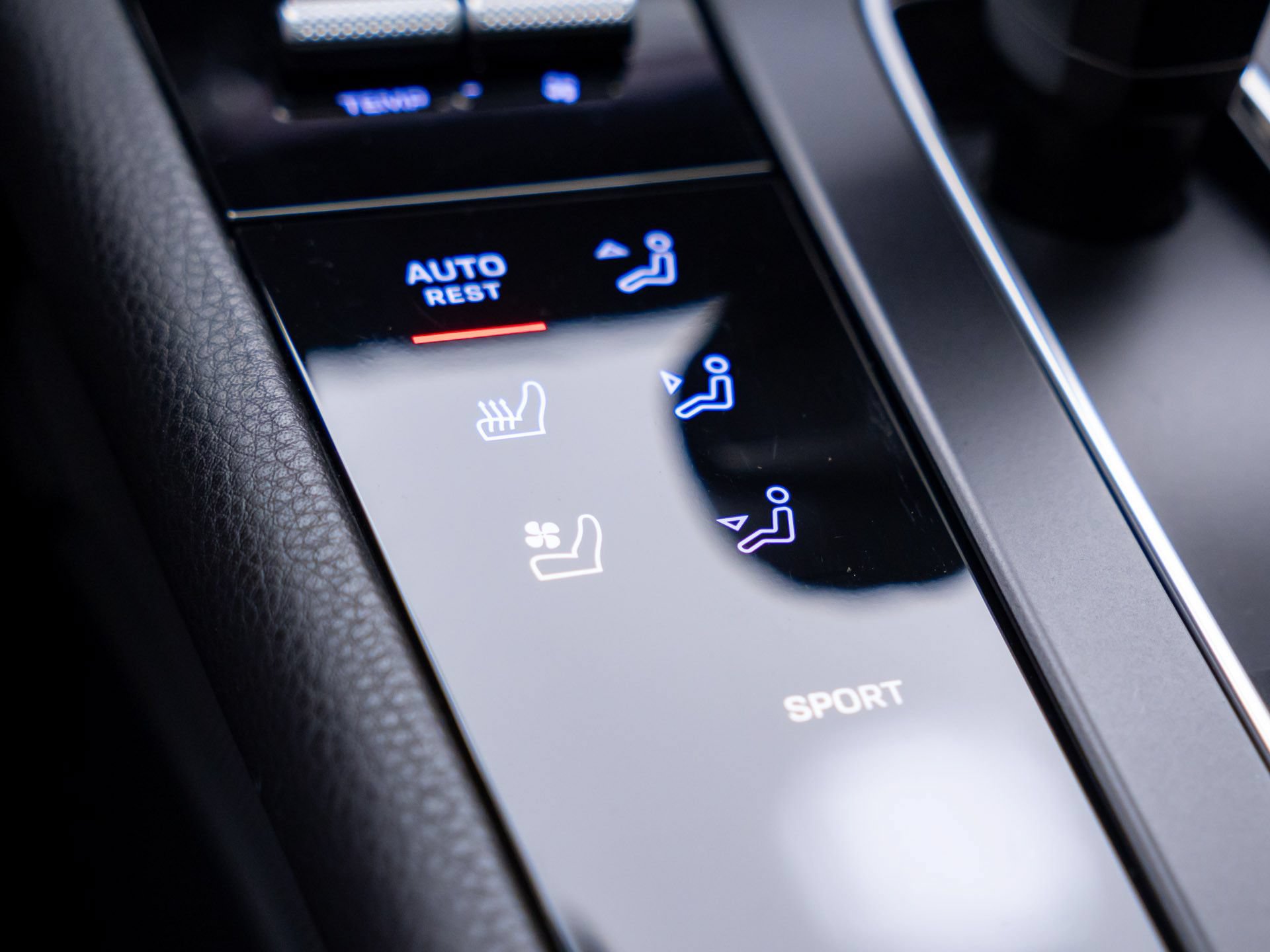 Certified 2023 Porsche Macan AWD/4WD image 27