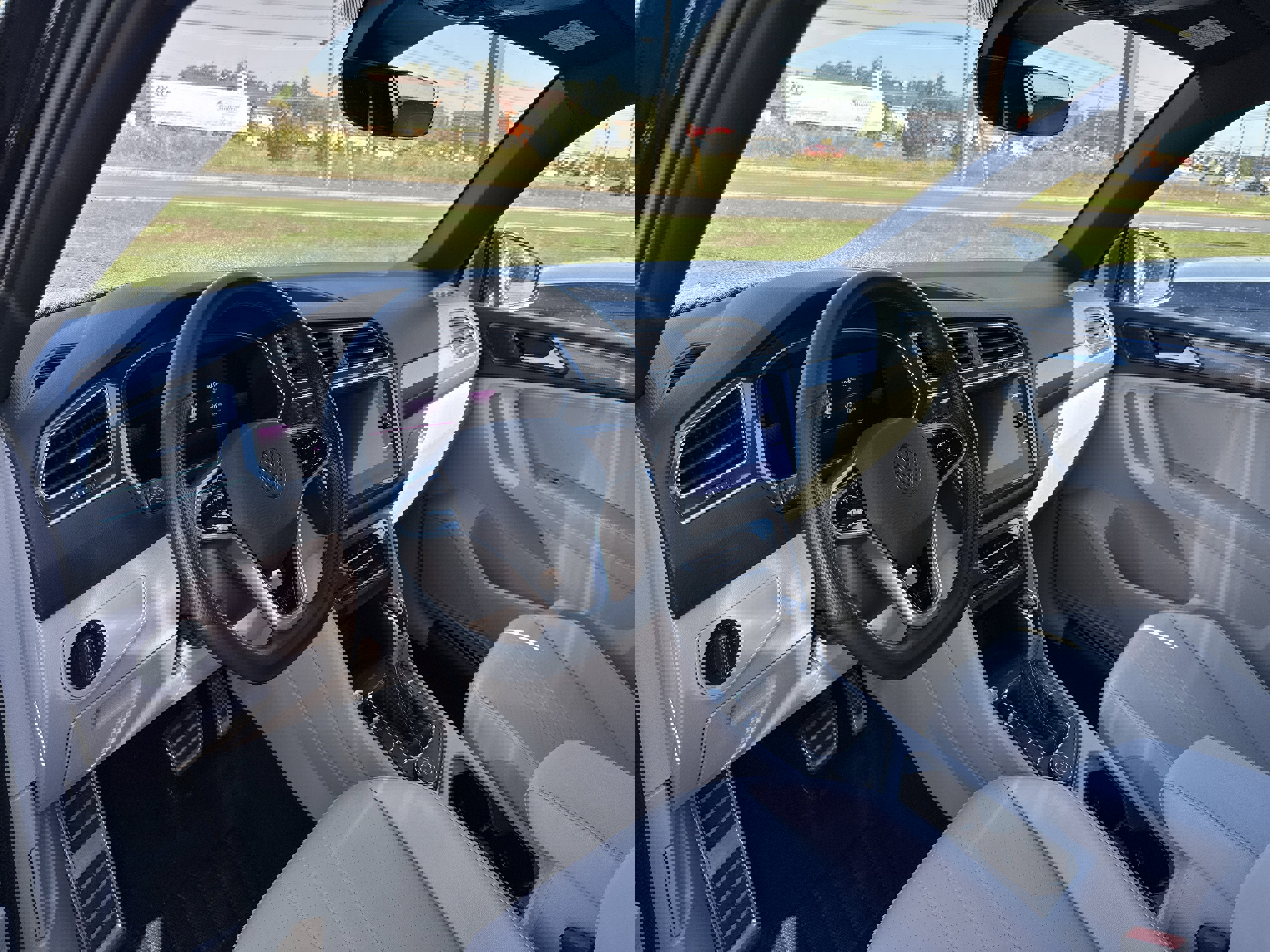 Used 2022 Volkswagen Tiguan SE R-Line image 9