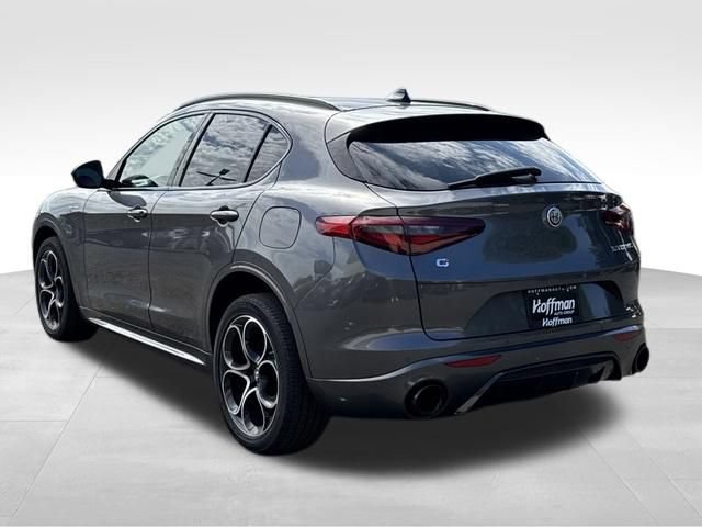 Used 2022 Alfa Romeo Stelvio Veloce AWD/4WD image 5
