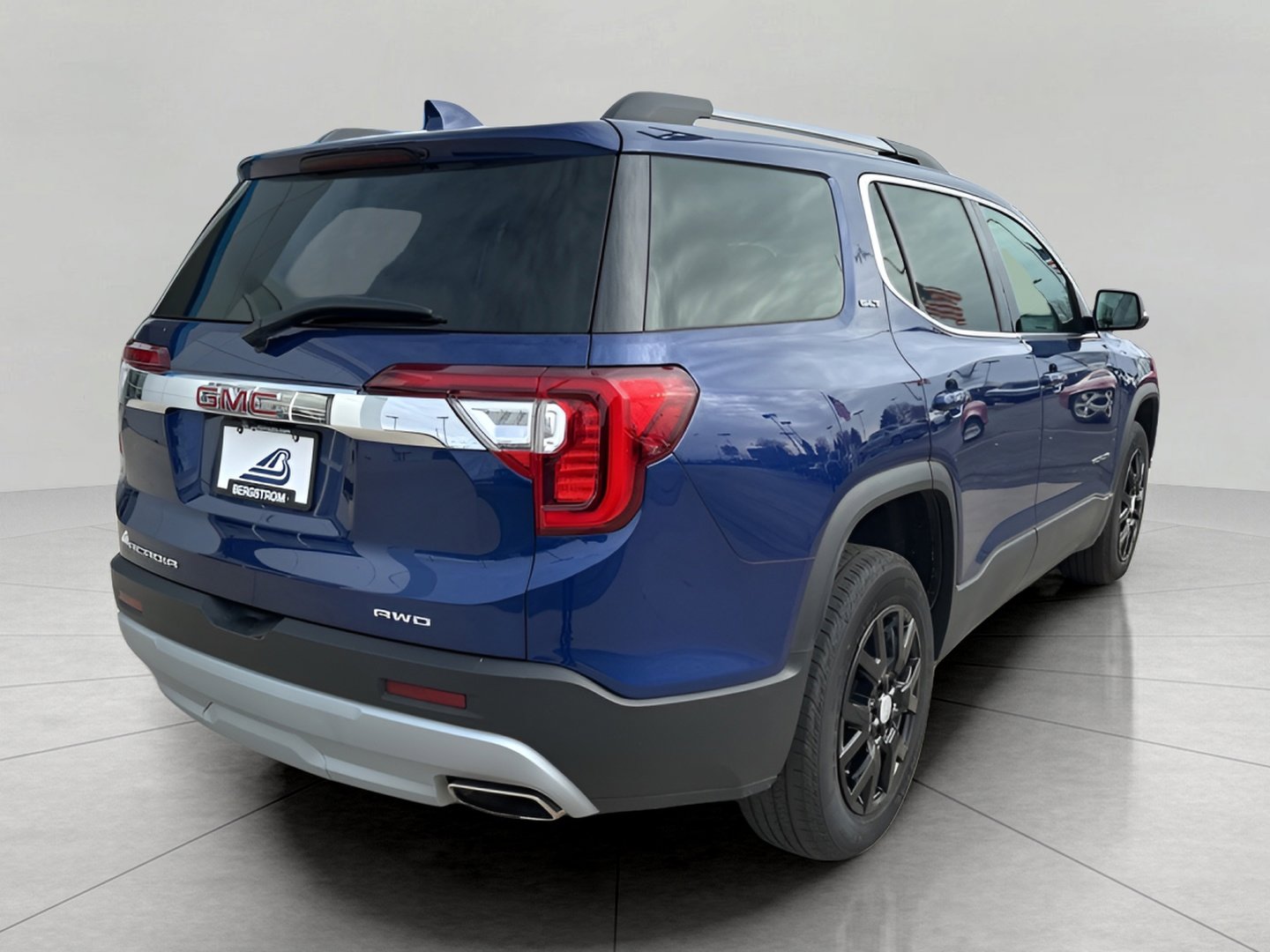 Used 2023 GMC Acadia SLT w/ Technology Package image 3