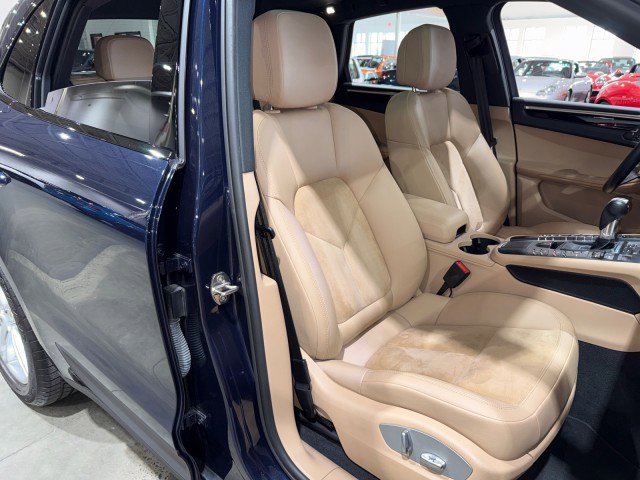 Used 2021 Porsche Macan w/ Premium Package image 66
