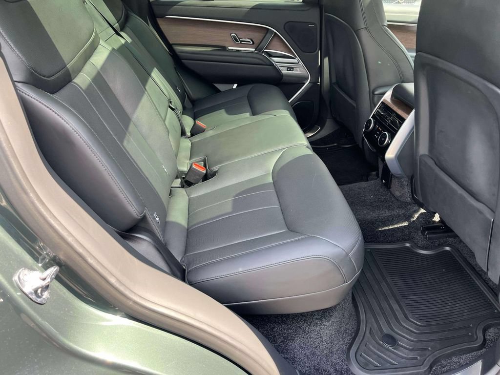 Certified 2025 Land Rover Range Rover SE AWD/4WD image 15