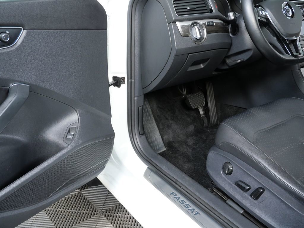 Used 2016 Volkswagen Passat 1.8T SE image 7
