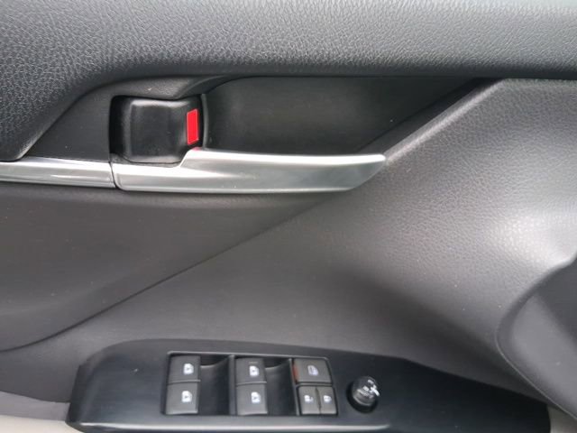 Used 2018 Toyota Camry L image 15