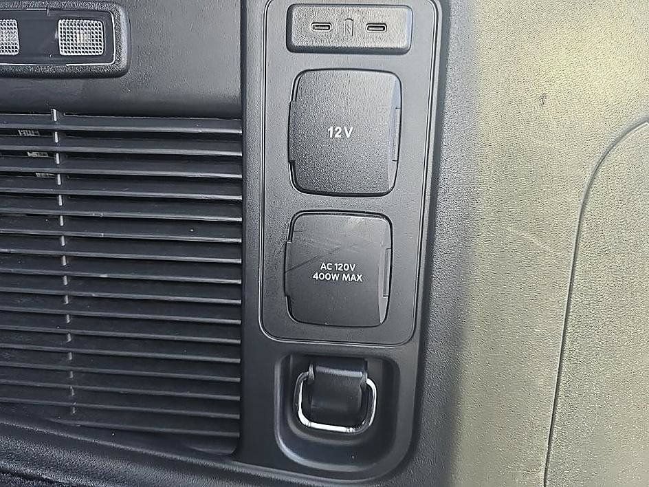 Used 2025 Ford Expedition Active AWD/4WD image 39