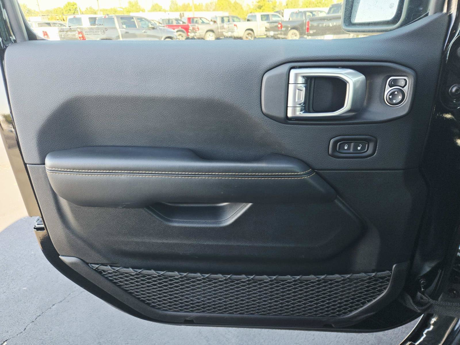 Used 2026 Jeep Wrangler Unlimited Sahara AWD/4WD image 37