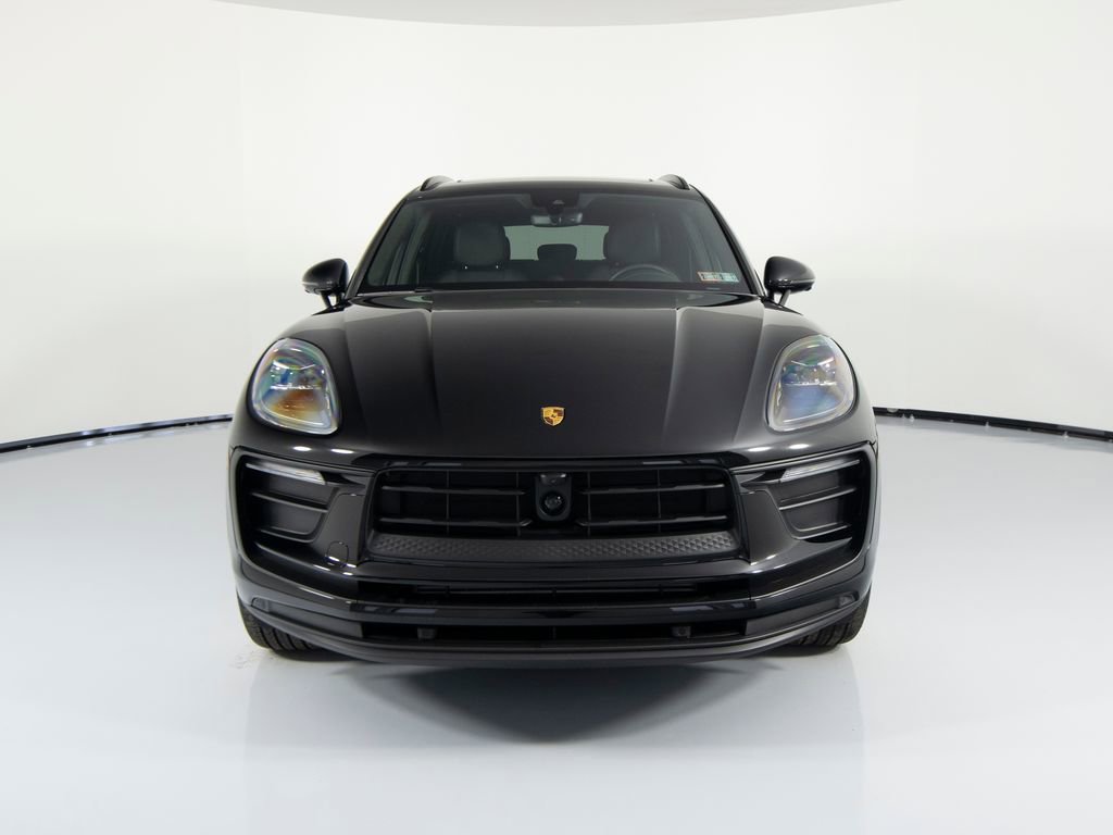 Certified 2025 Porsche Macan image 13