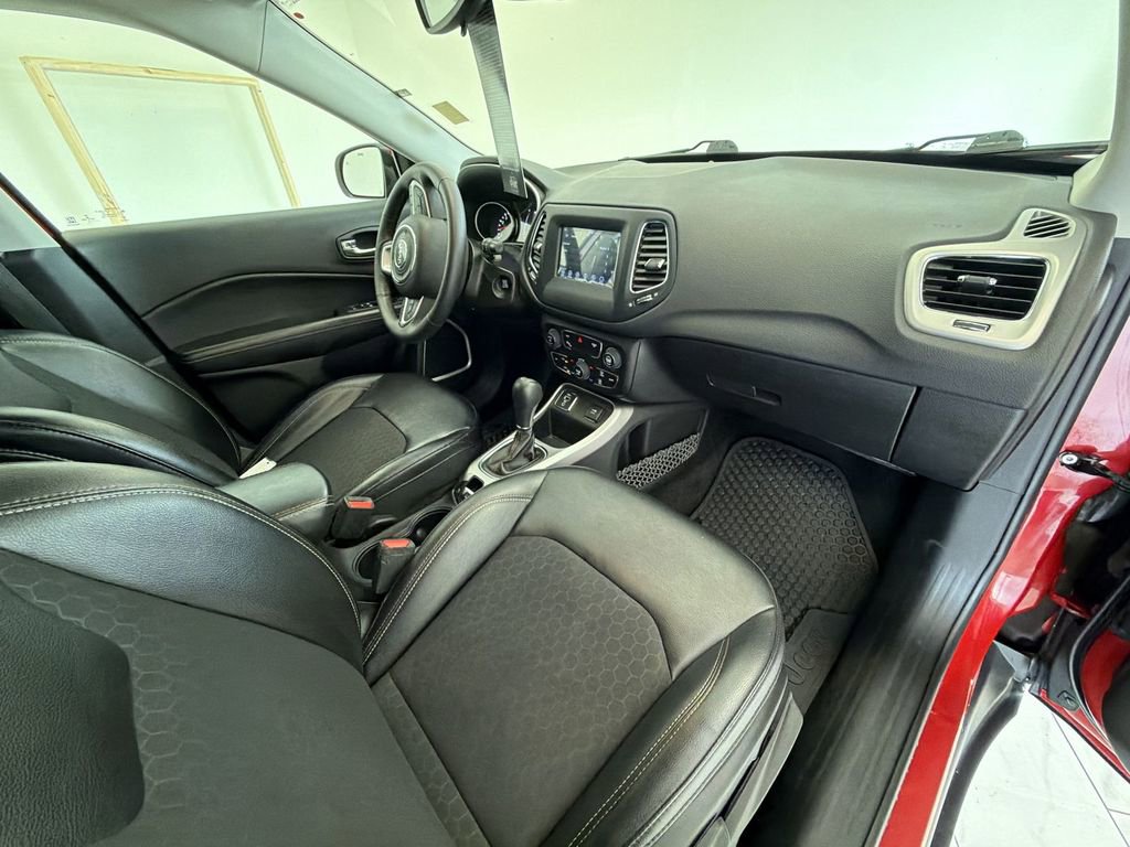 Used 2019 Jeep Compass Latitude w/ Cold Weather Group FWD image 30