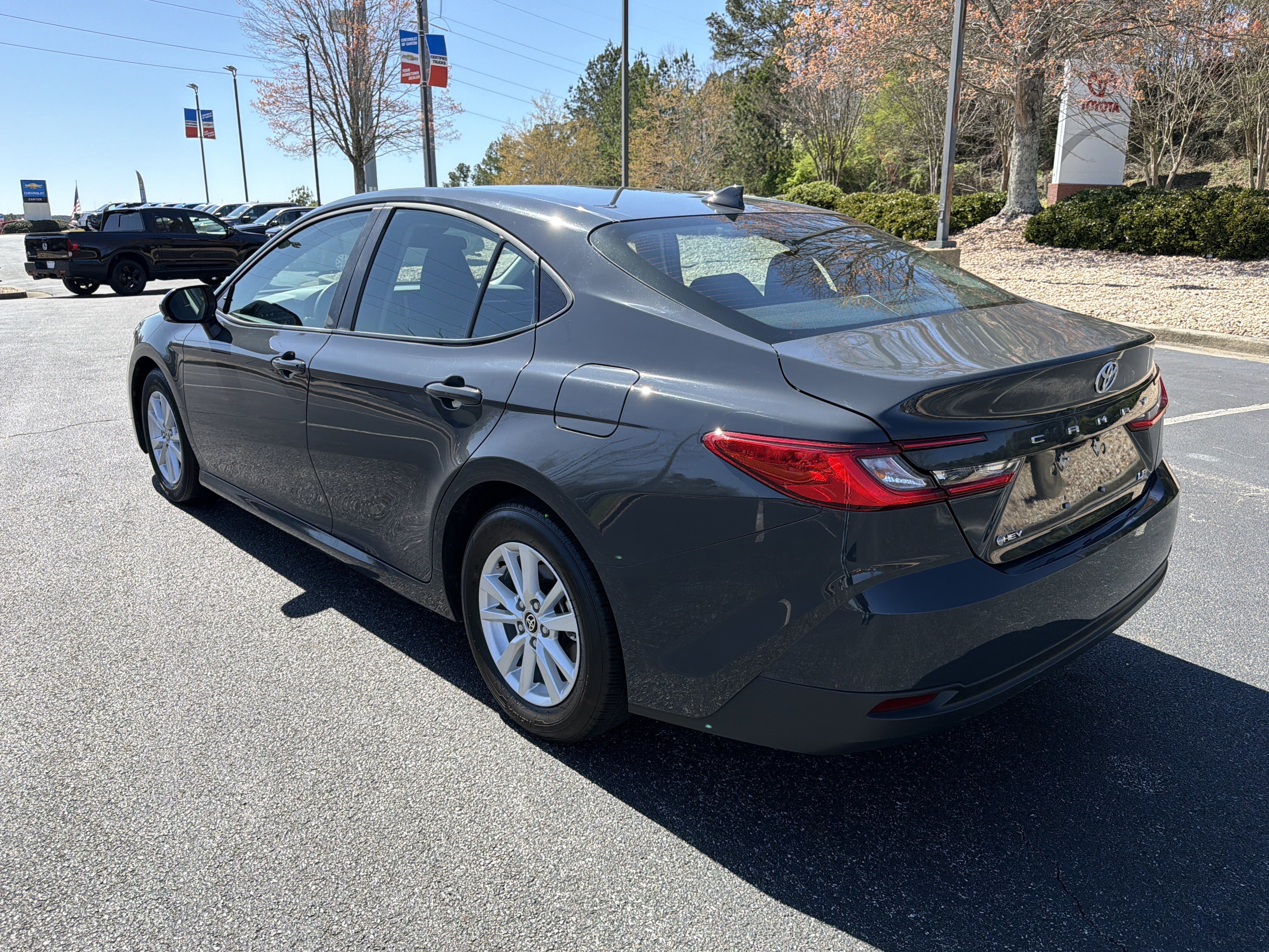 Used 2025 Toyota Camry LE image 7