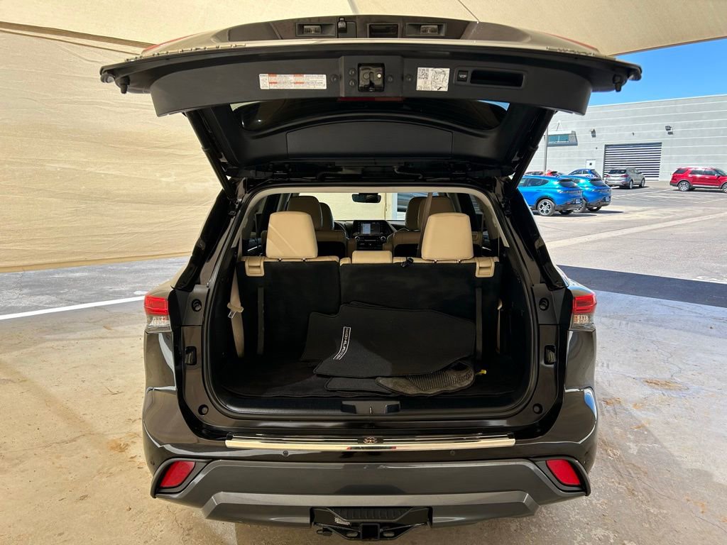Used 2021 Toyota Highlander Limited image 10