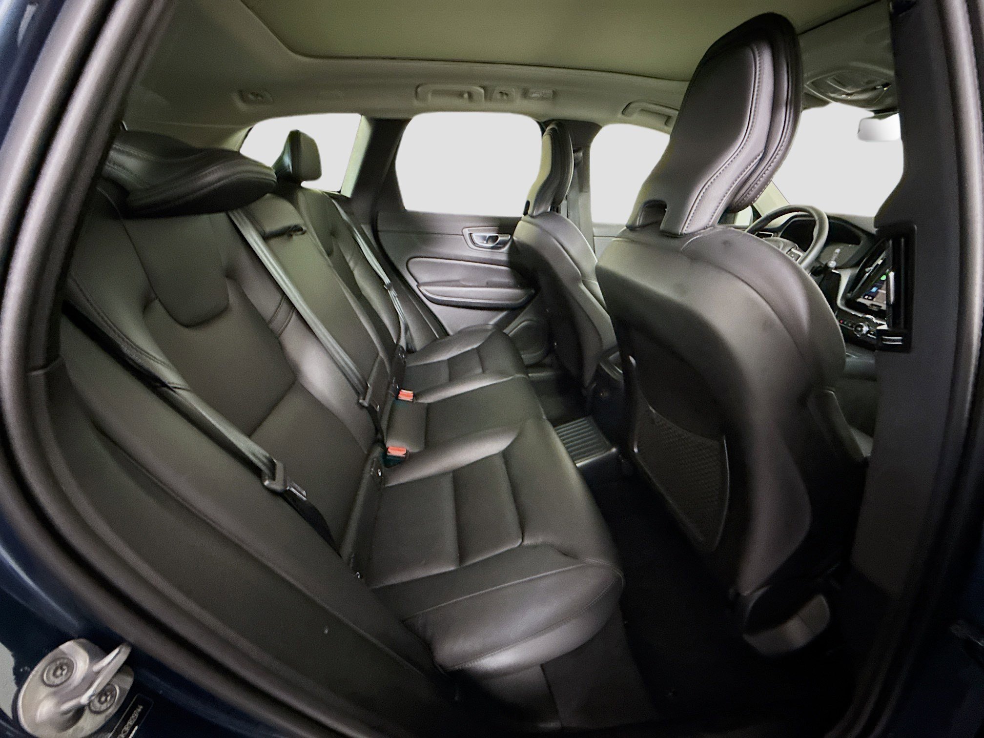 Used 2024 Volvo XC60 T8 Core image 27