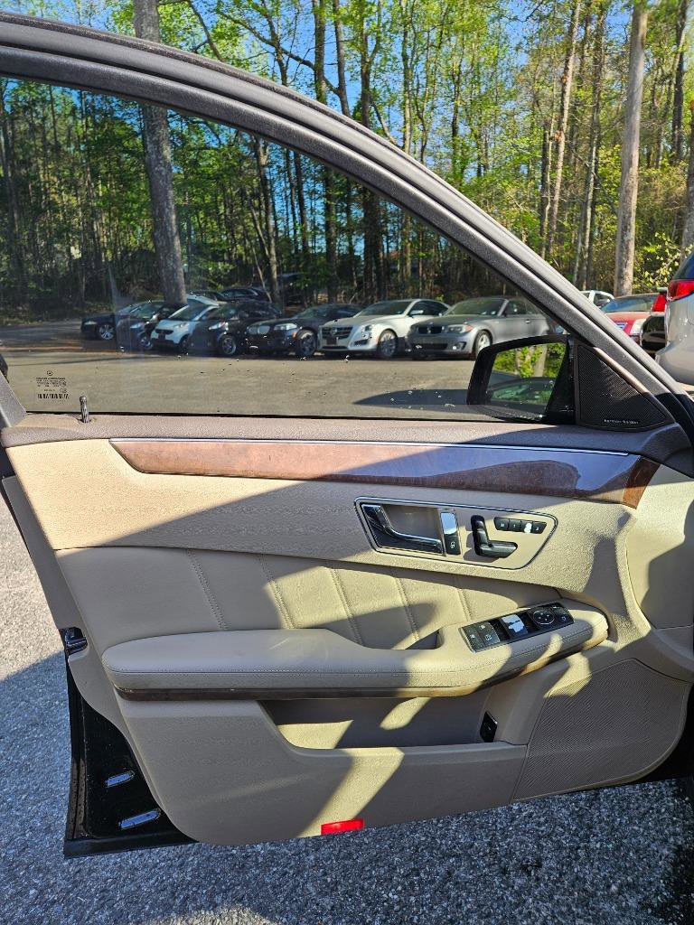 Used 2011 Mercedes-Benz E 350 4MATIC Sedan image 9