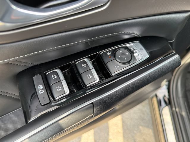 Certified 2025 Kia Sorento SX FWD image 18