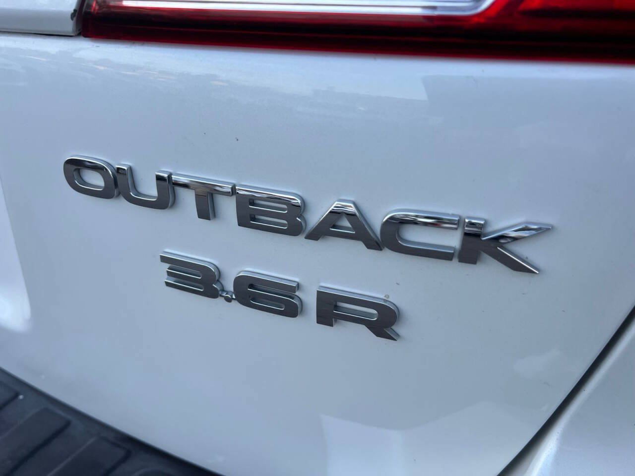 Used 2012 Subaru Outback 3.6R Limited AWD/4WD image 6