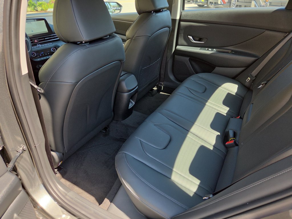 New 2026 Hyundai Elantra Limited FWD image 30