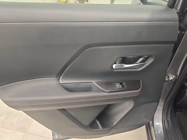 Used 2025 Nissan Kicks SR AWD/4WD image 17