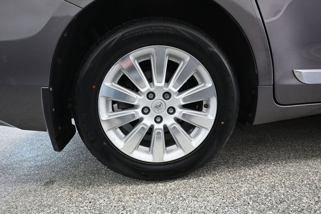 Used 2015 Toyota Sienna XLE AWD/4WD image 16