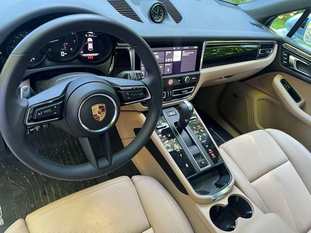 Used 2025 Porsche Macan AWD/4WD image 6