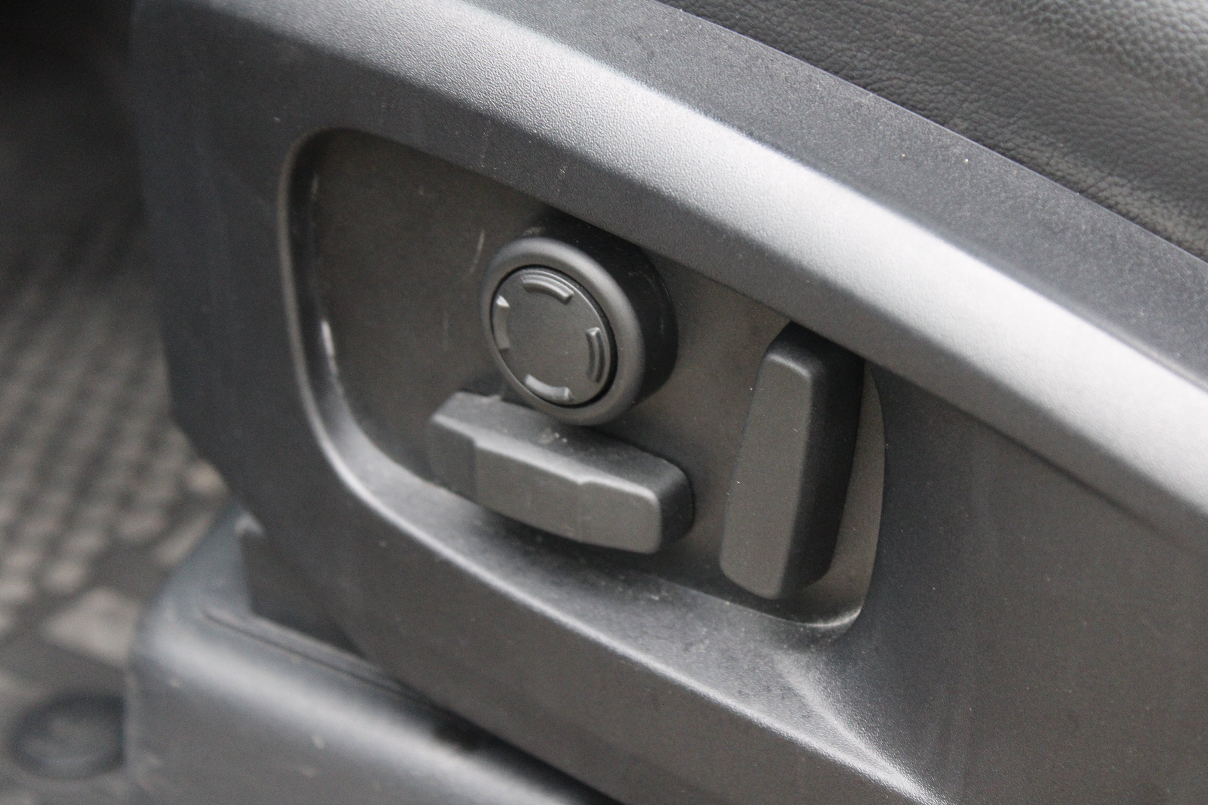 Used 2024 Land Rover Defender 110 S image 16