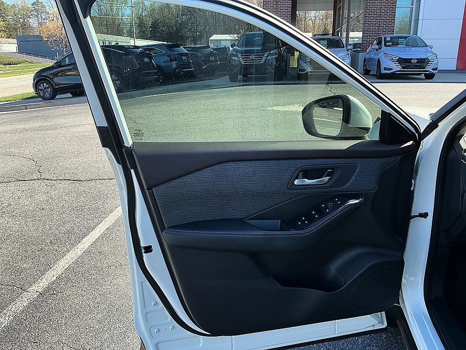 Certified 2023 Nissan Rogue SV image 11