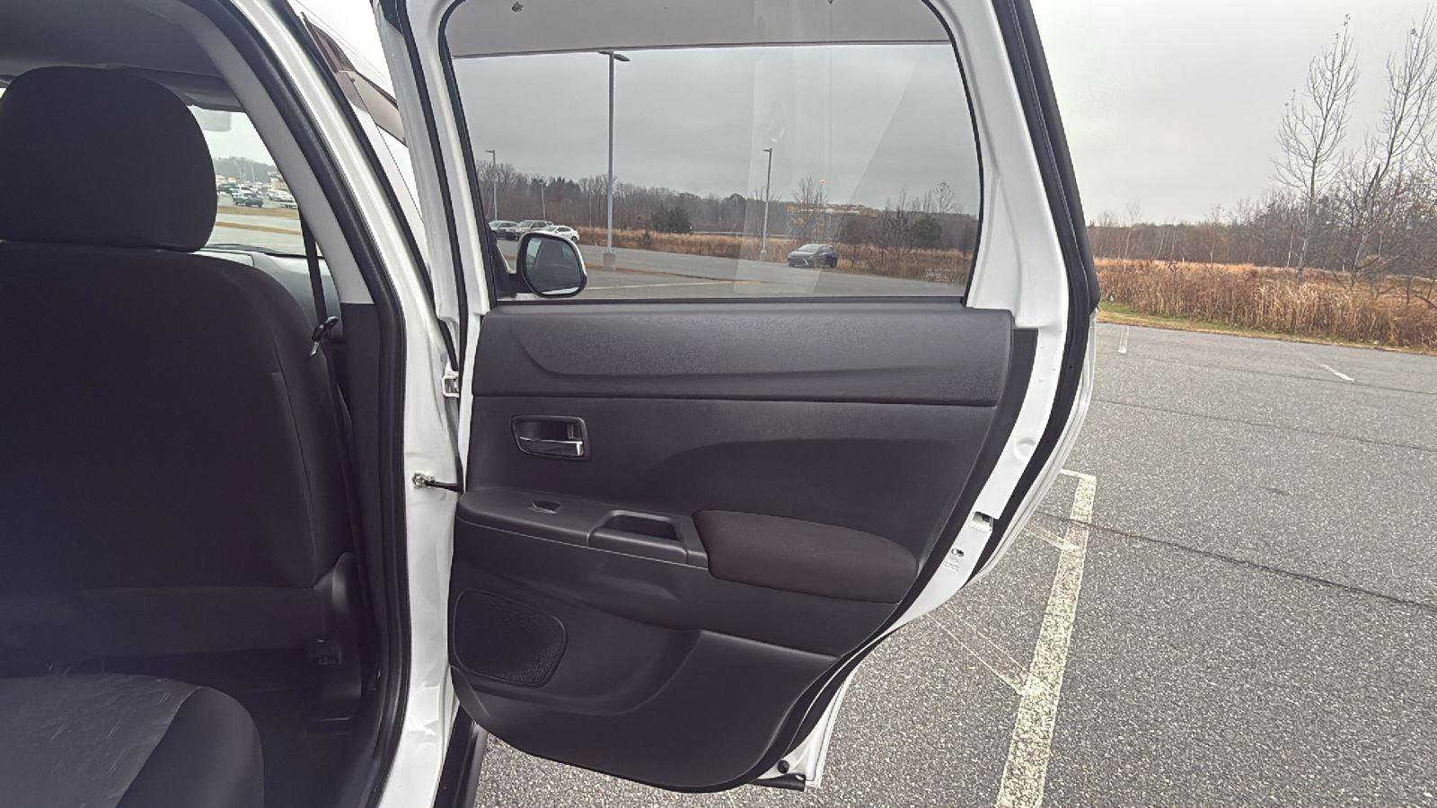 Used 2020 Mitsubishi Outlander Sport ES image 19