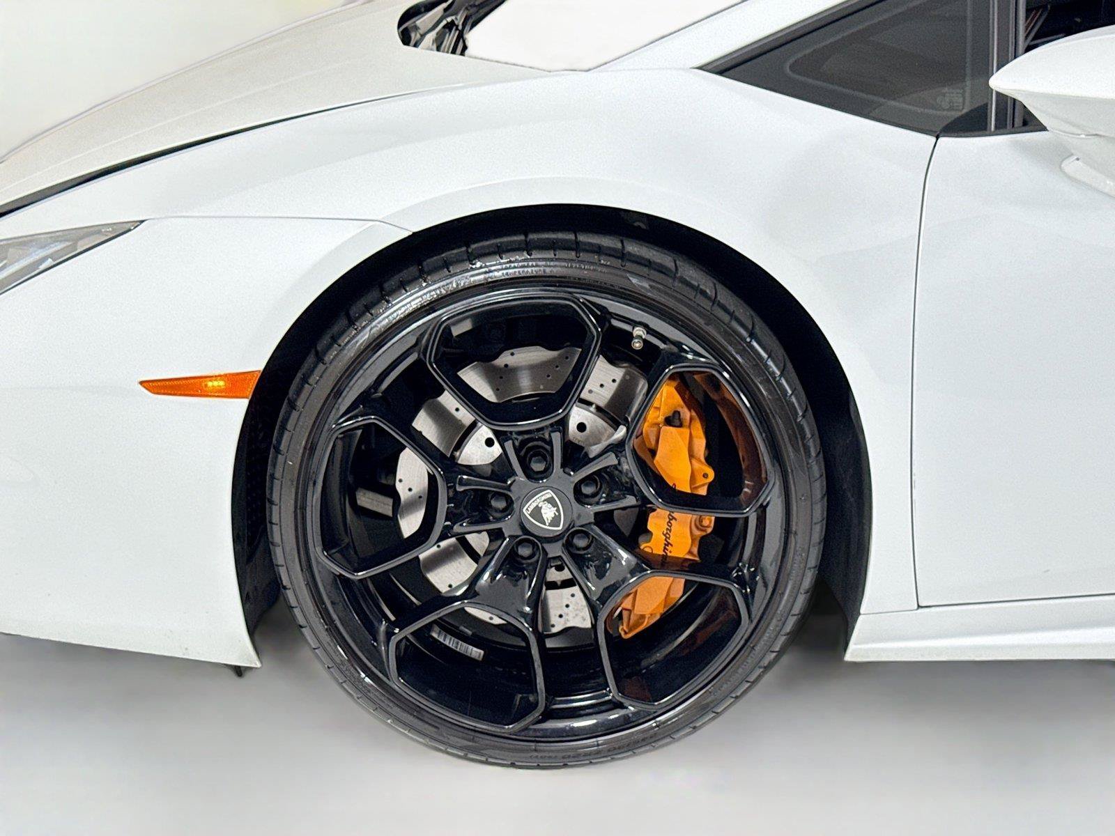 Used 2018 Lamborghini Huracan LP 580-2 RWD image 38