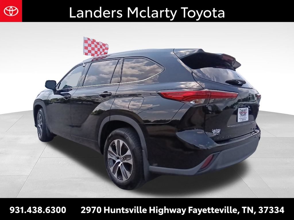 Used 2022 Toyota Highlander XLE AWD/4WD image 5