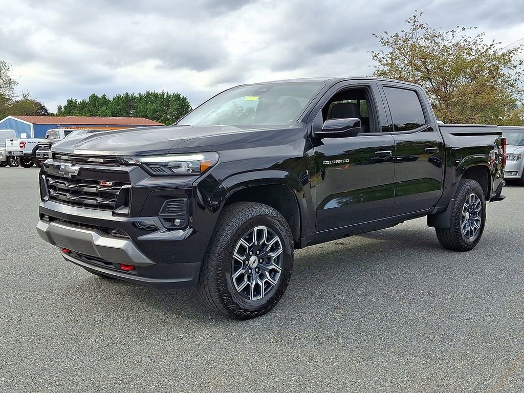 Used 2024 Chevrolet Colorado Z71 image 3