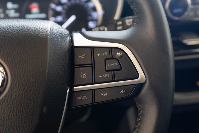 Used 2023 Toyota Highlander XLE image 23