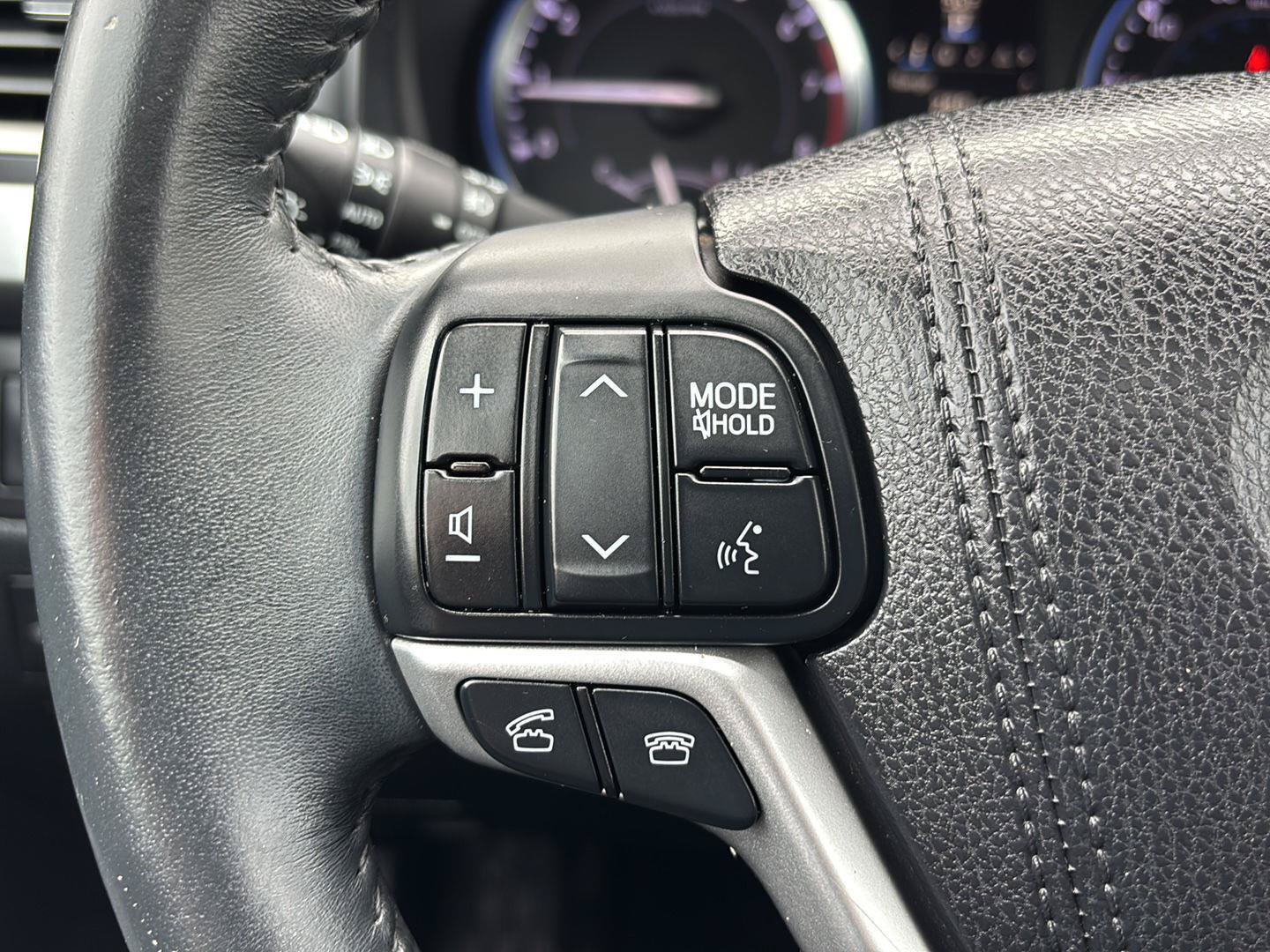 Used 2016 Toyota Highlander XLE AWD/4WD image 25