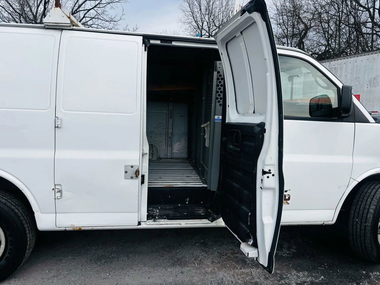 Used 2008 Chevrolet Express 2500 Van 3D image 5