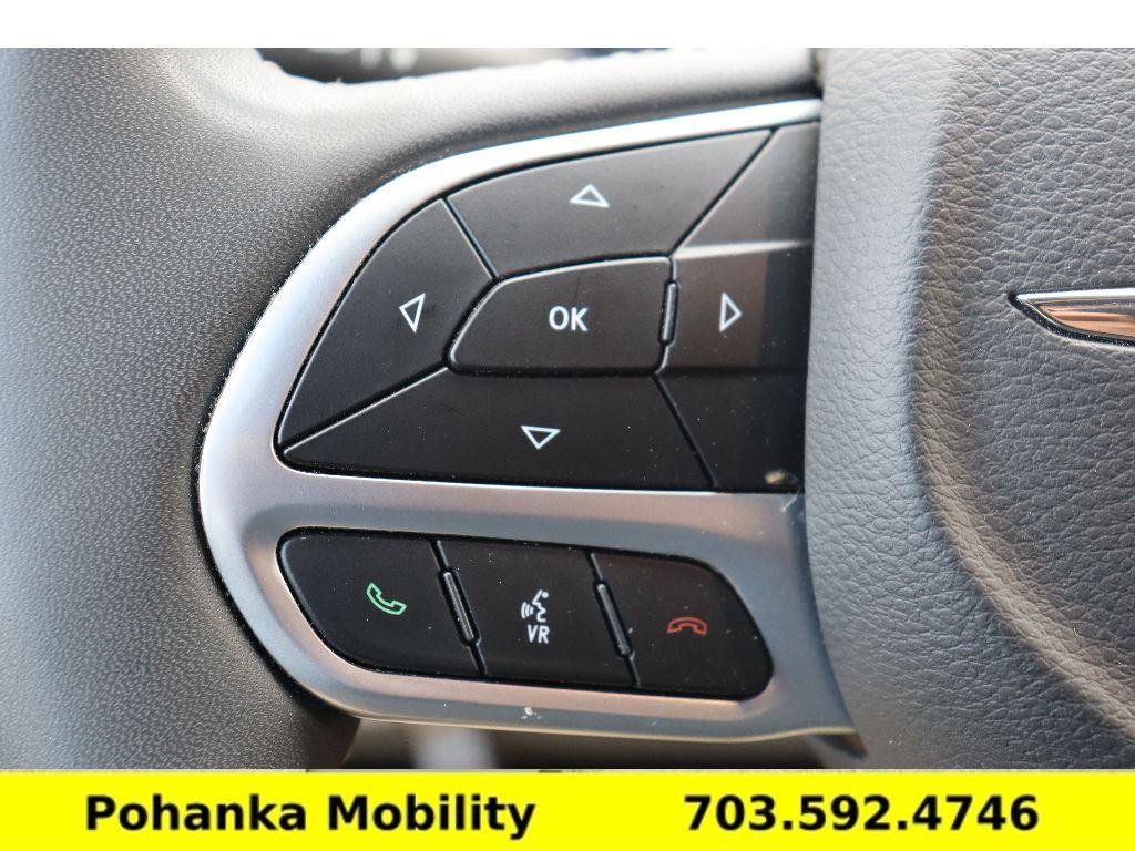 Used 2024 Chrysler Pacifica Touring-L image 15