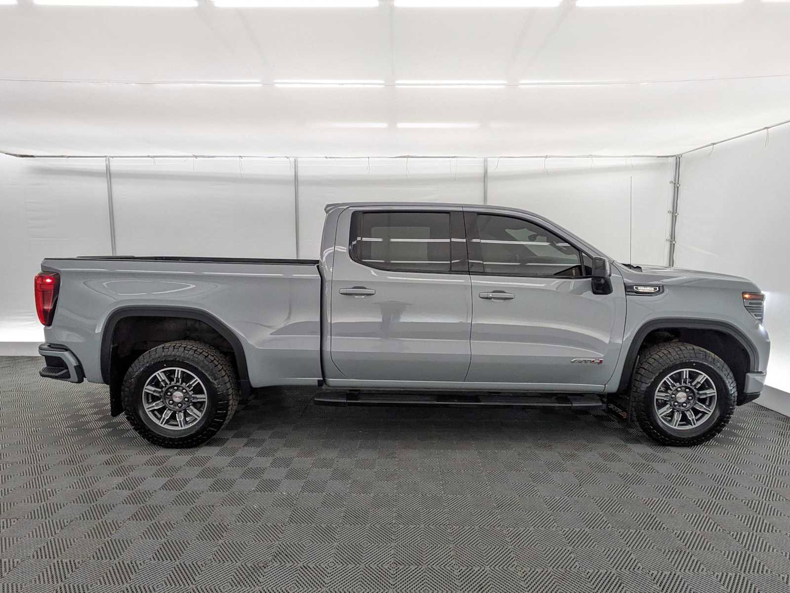 Used 2024 GMC Sierra 1500 AT4 w/ Technology Package AWD/4WD image 7