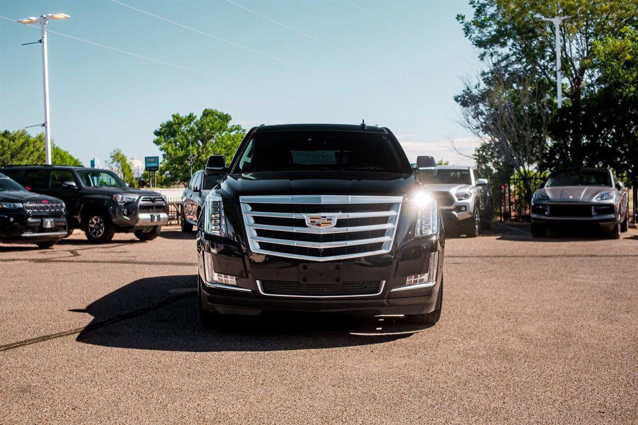 Used 2017 Cadillac Escalade Luxury AWD/4WD image 2