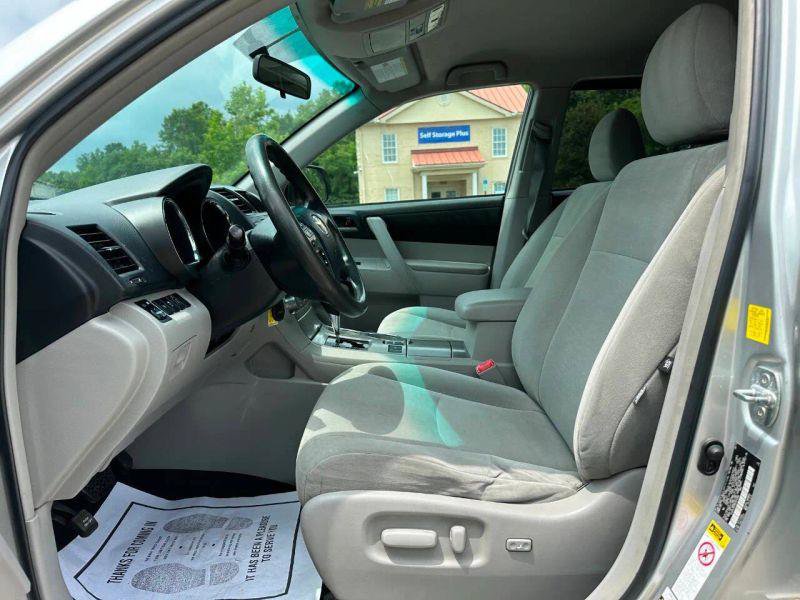 Used 2011 Toyota Highlander 2WD w/ Tech Pkg image 20