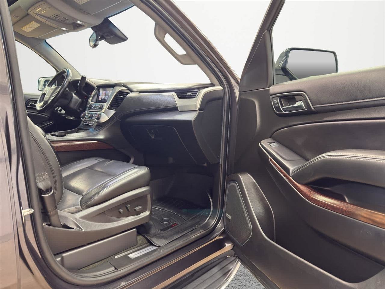 Used 2018 GMC Yukon SLT image 31