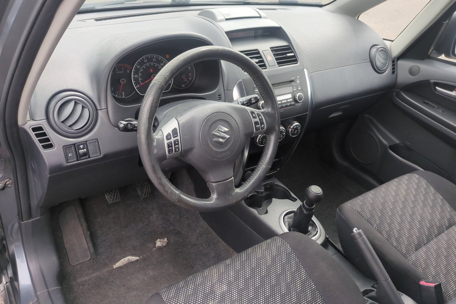 Used 2009 Suzuki SX4 AWD Hatchback w/ Touring Pkg image 9