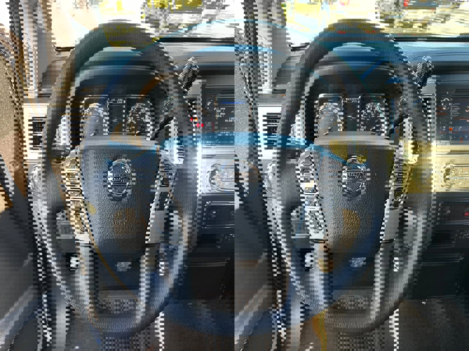 Used 2019 Nissan Titan SV image 23