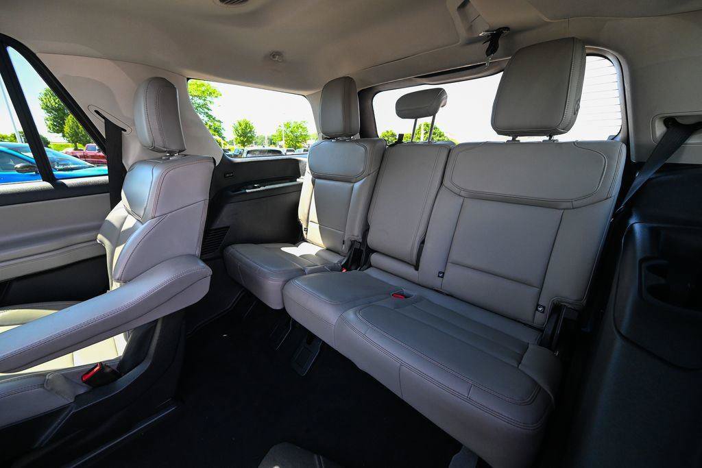 Certified 2025 Ford Expedition Active AWD/4WD image 25