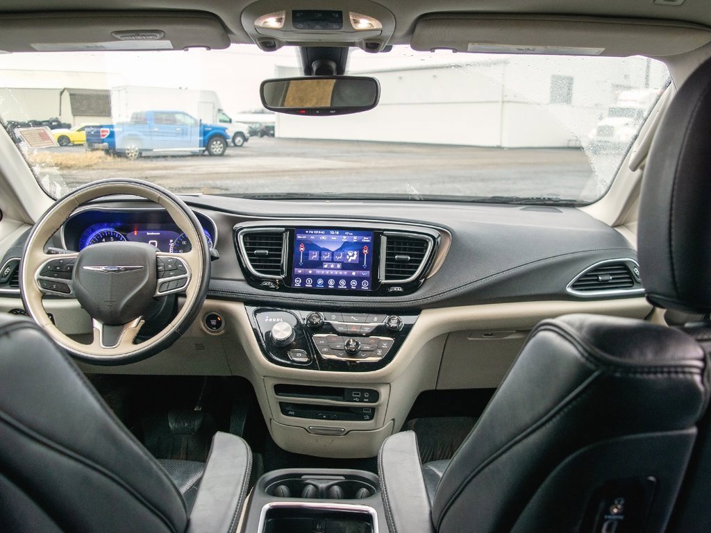Used 2018 Chrysler Pacifica Limited image 36
