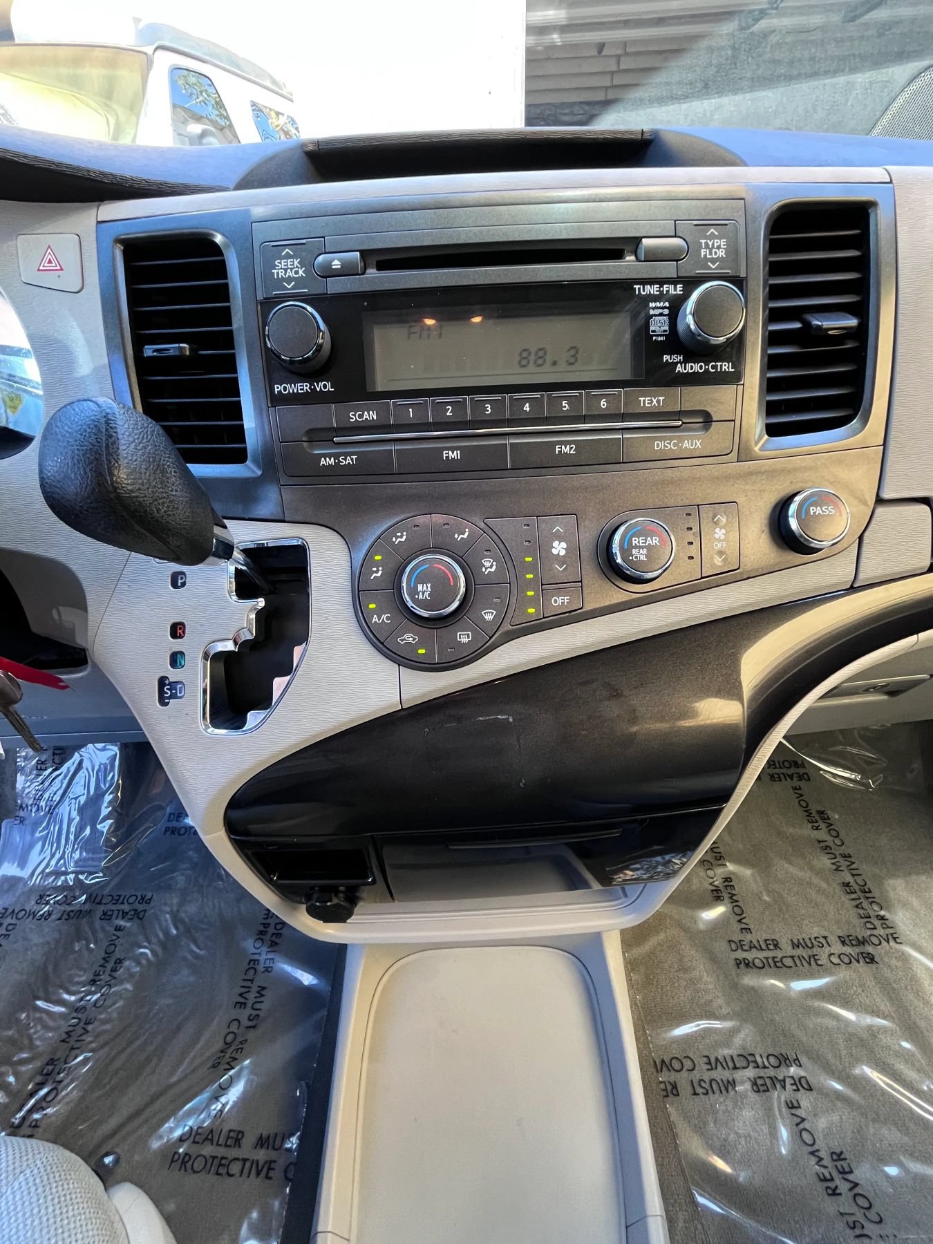 Used 2012 Toyota Sienna FWD image 17