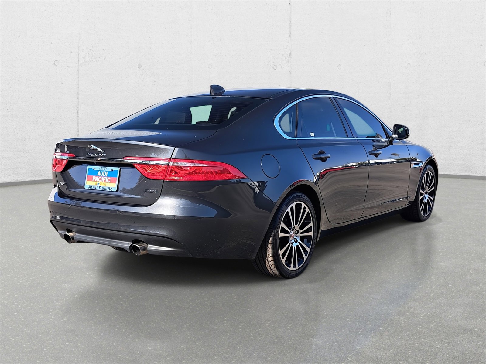 Used 2019 Jaguar XF Prestige image 5