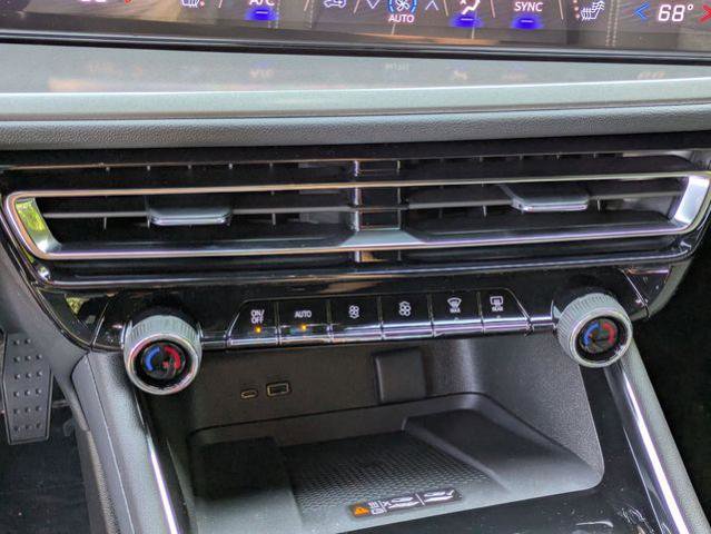 New 2026 Chevrolet Traverse LT w/ Driver Confidence Package FWD image 20