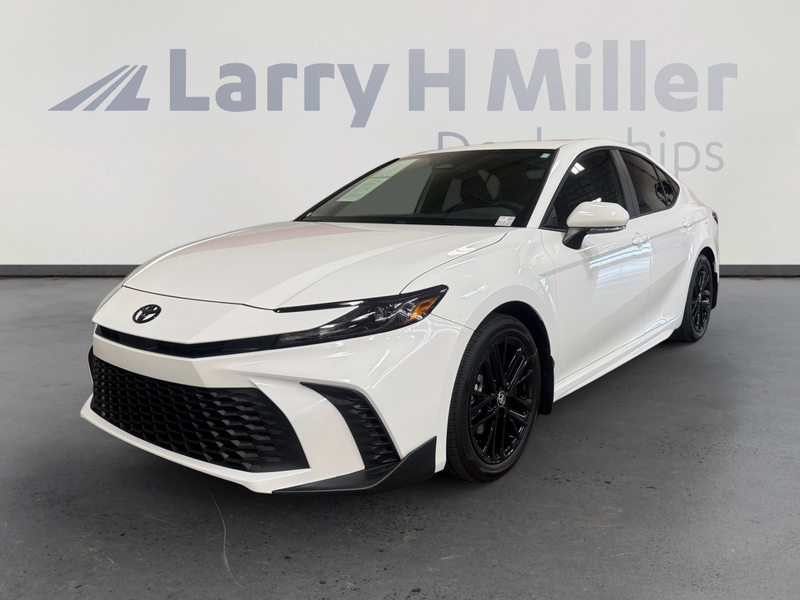 Used 2026 Toyota Camry SE image 1