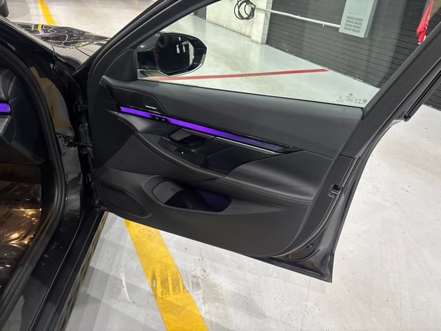 Used 2024 BMW i5 eDrive40i w/ Premium Package RWD image 25