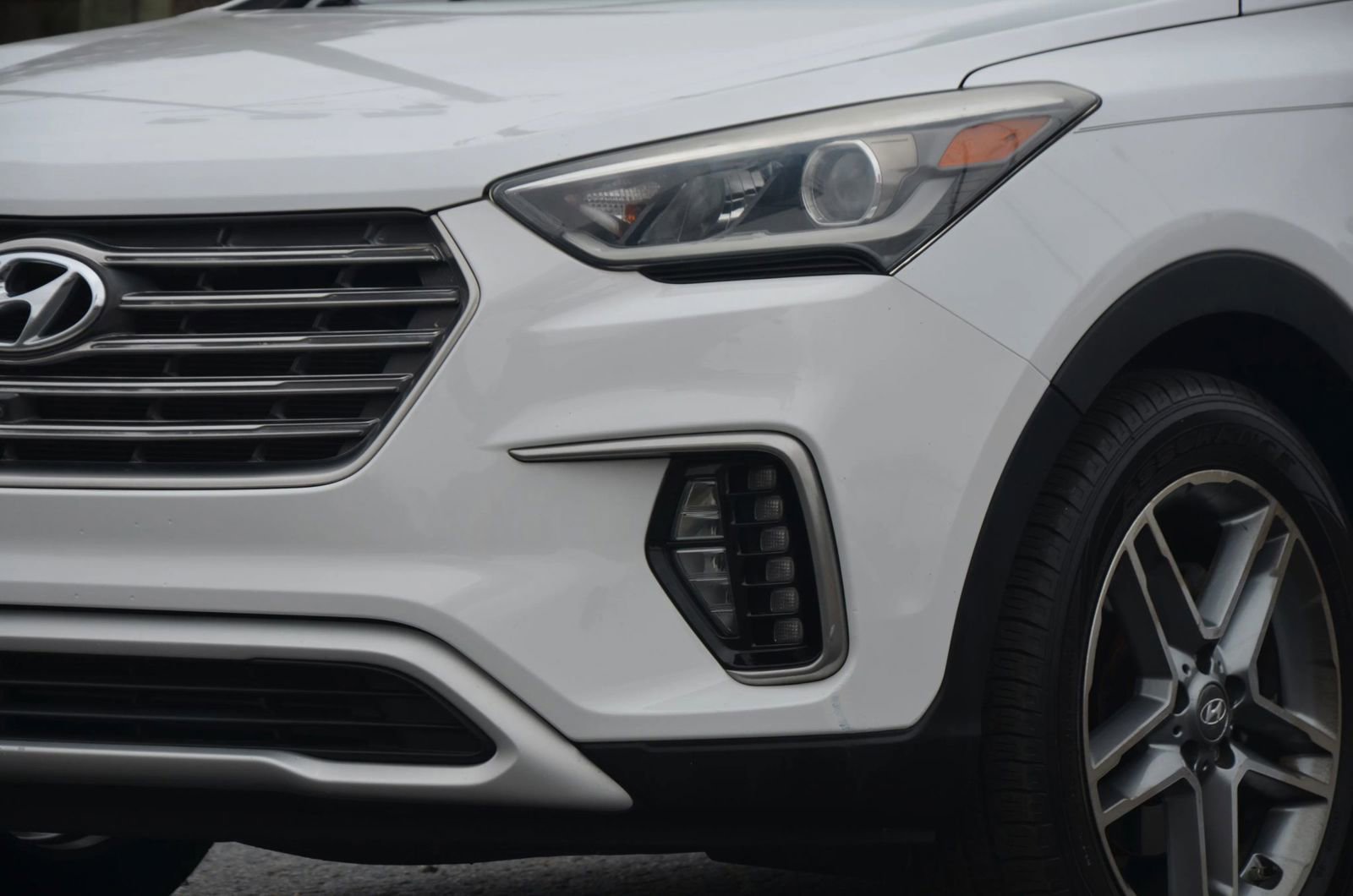 Used 2017 Hyundai Santa Fe Limited image 8