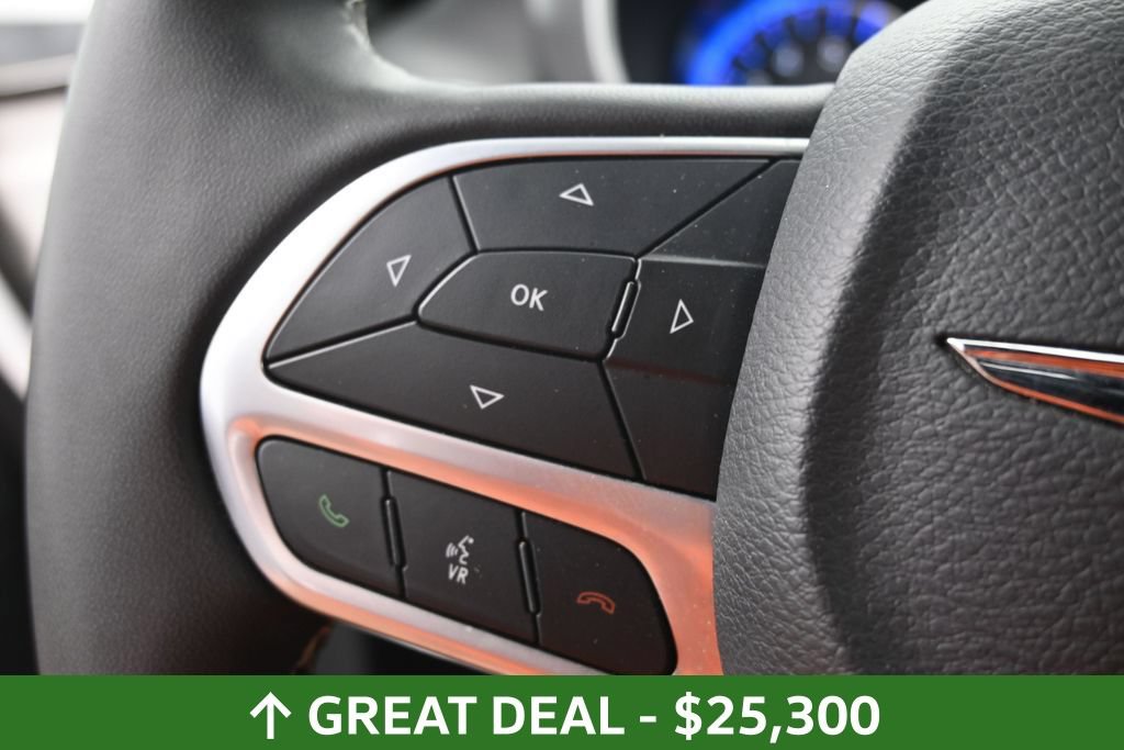 Used 2025 Chrysler Pacifica Select FWD image 25