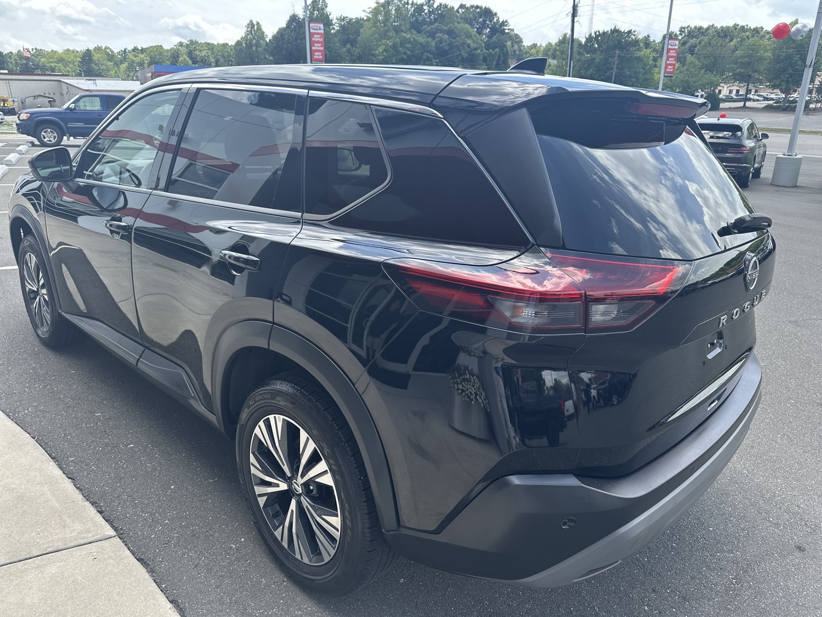 Used 2021 Nissan Rogue SV AWD/4WD image 6