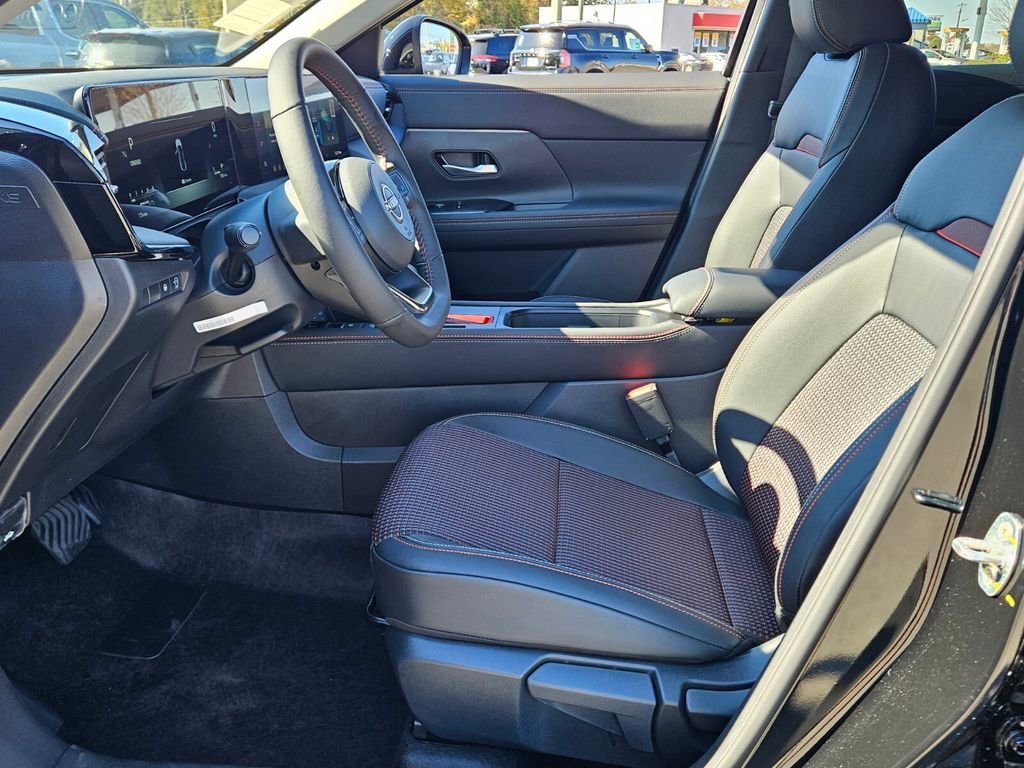 New 2026 Nissan Kicks SR image 3