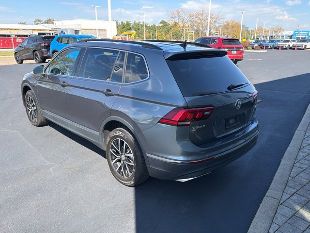 Certified 2021 Volkswagen Tiguan SE w/ Panoramic Sunroof Package AWD/4WD image 11